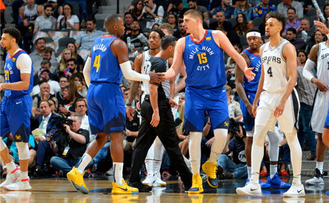 詹姆斯：英格拉姆当年还是个年轻人，如今已是经验丰富的老将（詹姆斯：英格拉姆从青涩新秀蜕变为经验老到的老将）