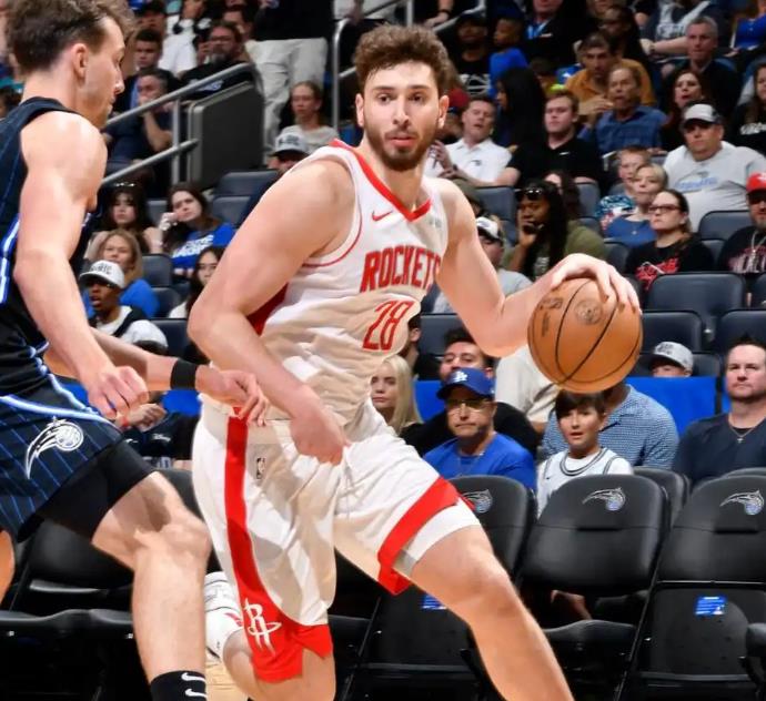 意大利杯尤文2-0乌迪内斯晋级，乔纳森-戴维、洛卡特利建功（意大利杯：尤文2-0乌迪内斯晋级，乔纳森-戴维与洛卡特利破门）