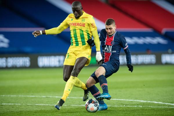 记者：邓卓翔尚未与三镇有进一步沟通，三镇目前也没换帅消息（记者：邓卓翔与三镇暂无进一步沟通，球队暂未有换帅动向）