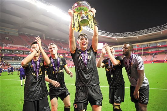 维希涅夫斯基：主场对阵荷兰是梦想，上场吃牌是因不懂规则（维希涅夫斯基：主场迎战荷兰如梦，上场染黄因规则不熟）