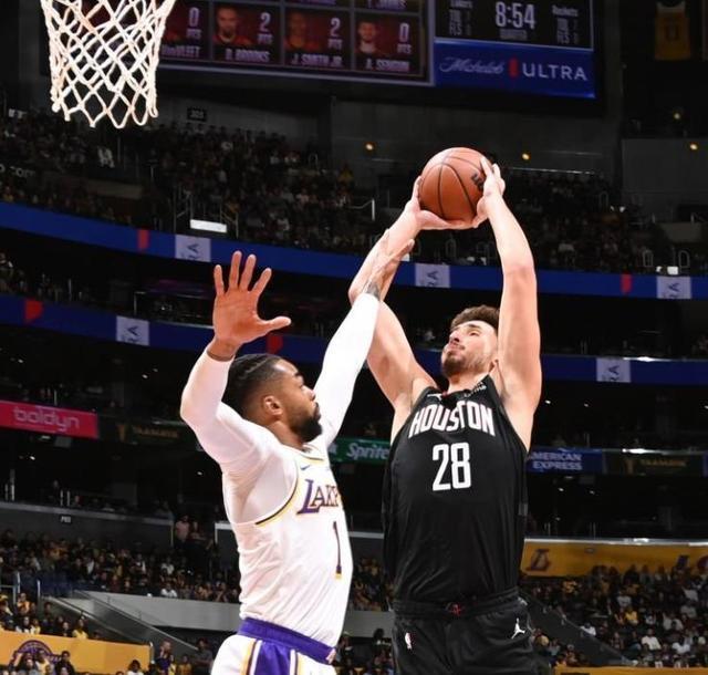 半场：巴萨1-1马竞，巴埃纳、拉菲尼亚破门，莱万点球踢飞（半场战报：巴萨1-1马竞，巴埃纳与拉菲尼亚相继破门，莱万点球失手）