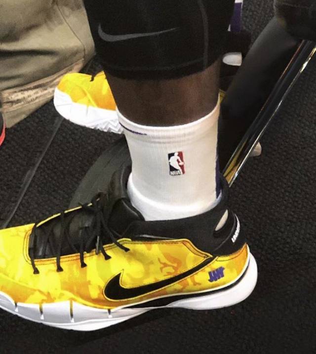 杜兰特连续得分，全队士气高涨（杜兰特火力全开，带动全队士气飙升）