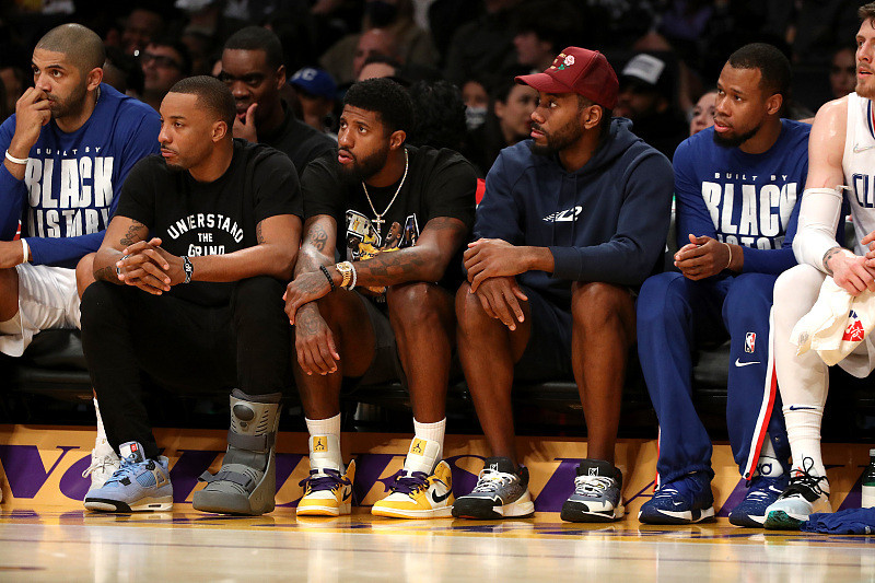 会打球的人，都有这个习惯（打球的人都有一个共同习惯）