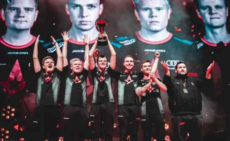 随着时间的 随着时间的